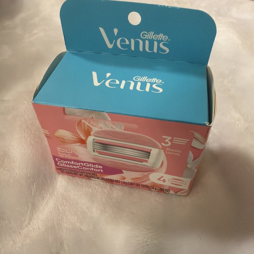 Gillette Venus ComfortGlide White Tea Scented Refill Cartridges, 4 Count 3-Blade
